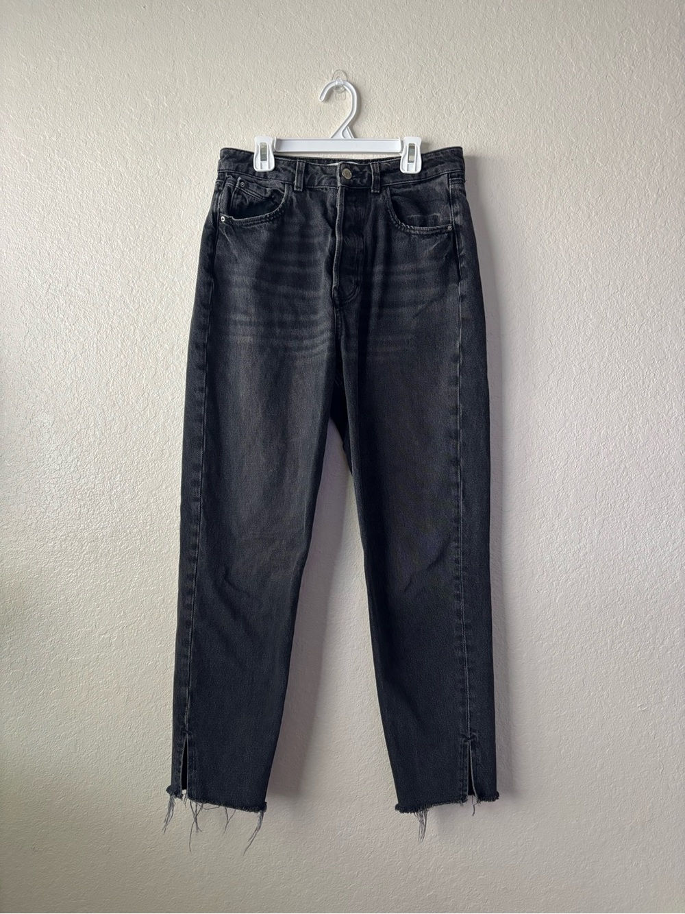 Zara Women’s Black Straight Jeans with Raw Hem